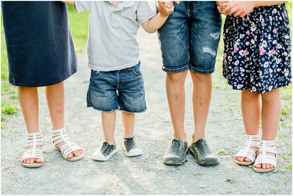 waterford trails family session kids feet