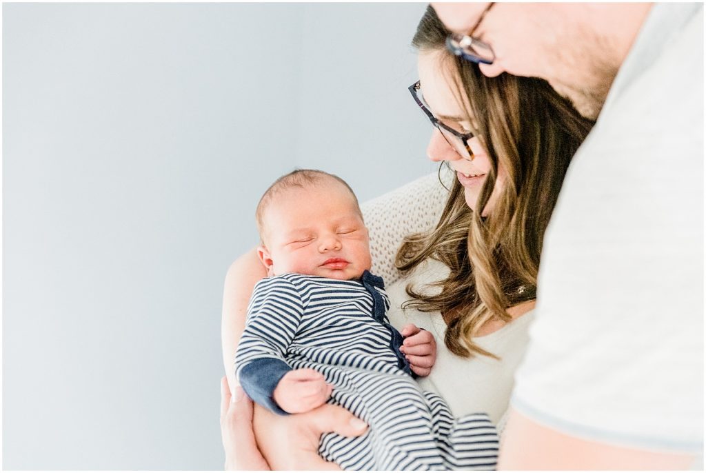 ancaster hamilton lifestyle newborn session baby with mom and dad
